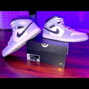 Jordan 1 Mids Smoke grey